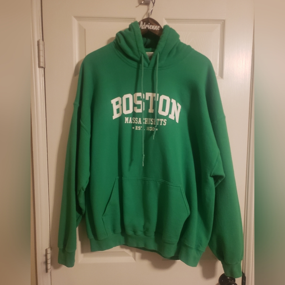 XL Boston Massachusetts Hodie